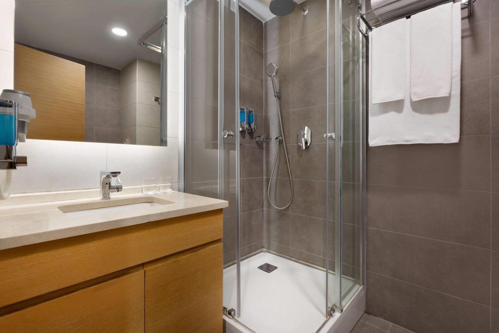 La Quinta By Wyndham Istanbul Gunesli — Foto’s 2